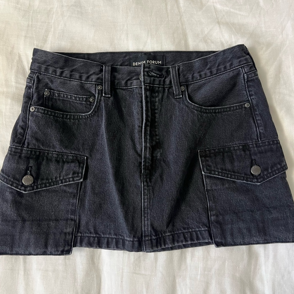 Aritzia 90’s mid rise cargo skirt